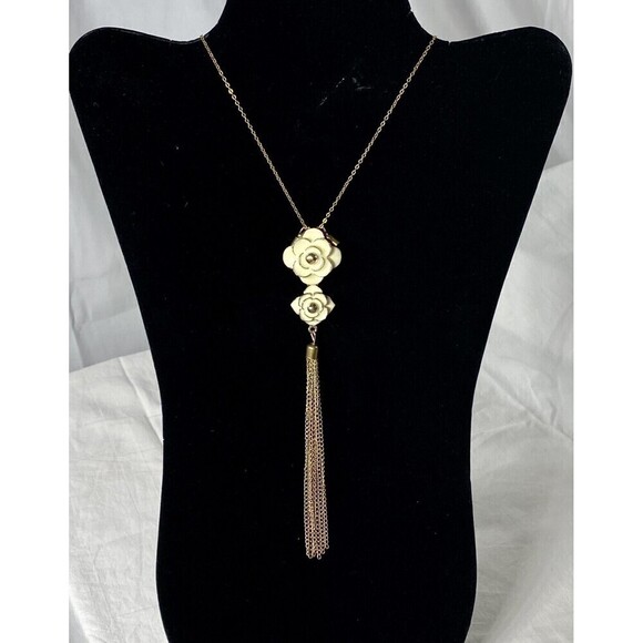 Vintage Necklace White Flowers Enamel Faux Gold Tassel 20in Victorian Romantic - Picture 1 of 7